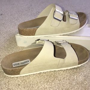 STEVE MADDEN BUCKLE SLIDES !